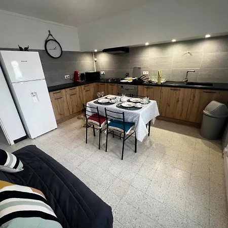 T3 Spacieux Rdc Avec 2 Chambres, 3 Lits Doubles, Jardin Et Parking Gratuit דירה *
