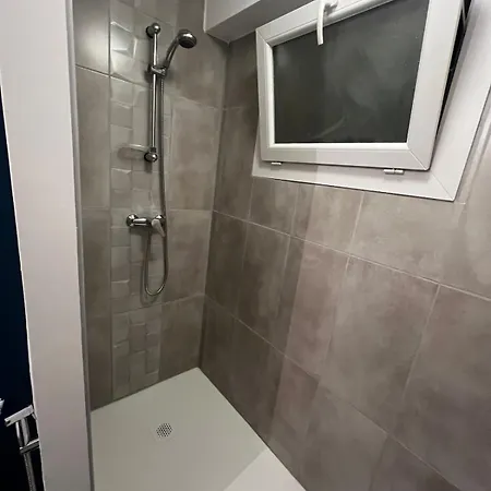 T3 Spacieux Rdc Avec 2 Chambres, 3 Lits Doubles, Jardin Et Parking Gratuit דירה *